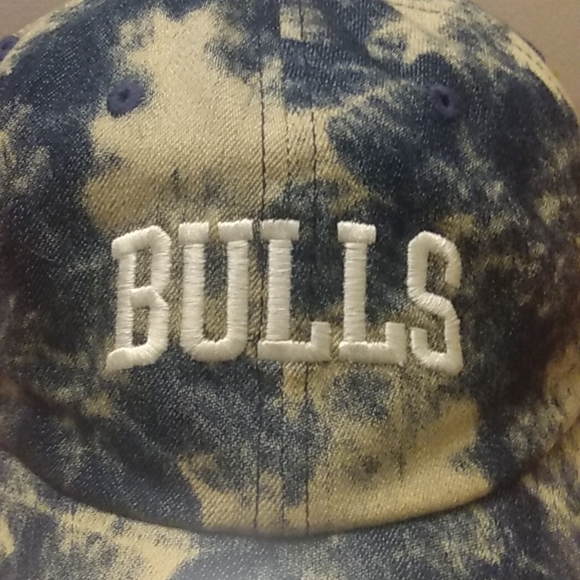 Mitchell & ness Chicago Bull's NBA Dad Hat - Picture 2 of 8